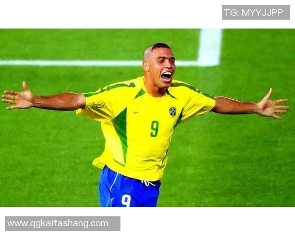 回顾历史老足球明星都有哪些值得铭记的传奇人物和他们的辉煌成就